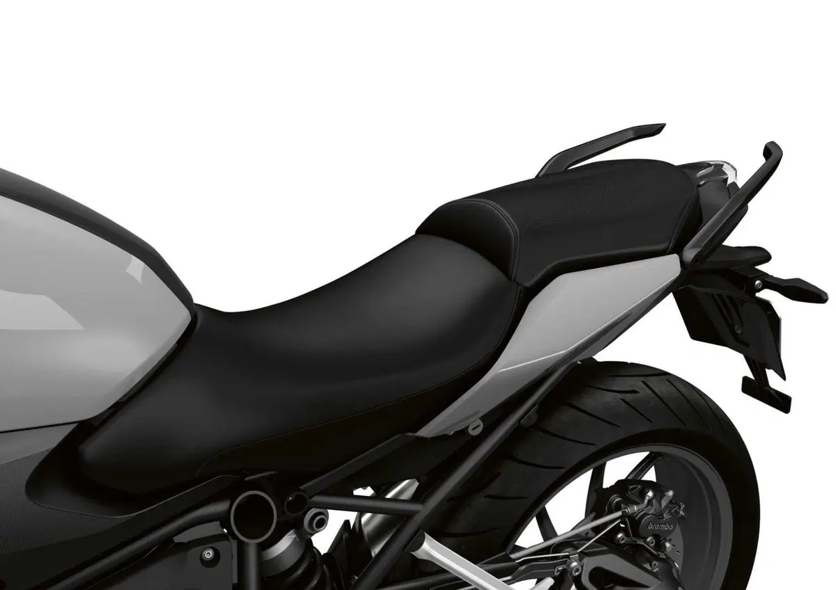 La BMW R1250R del 2023 si arricchisce così nella dotazione di serie (15)