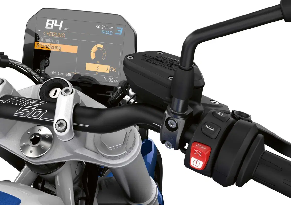 La BMW R1250R del 2023 si arricchisce così nella dotazione di serie (16)
