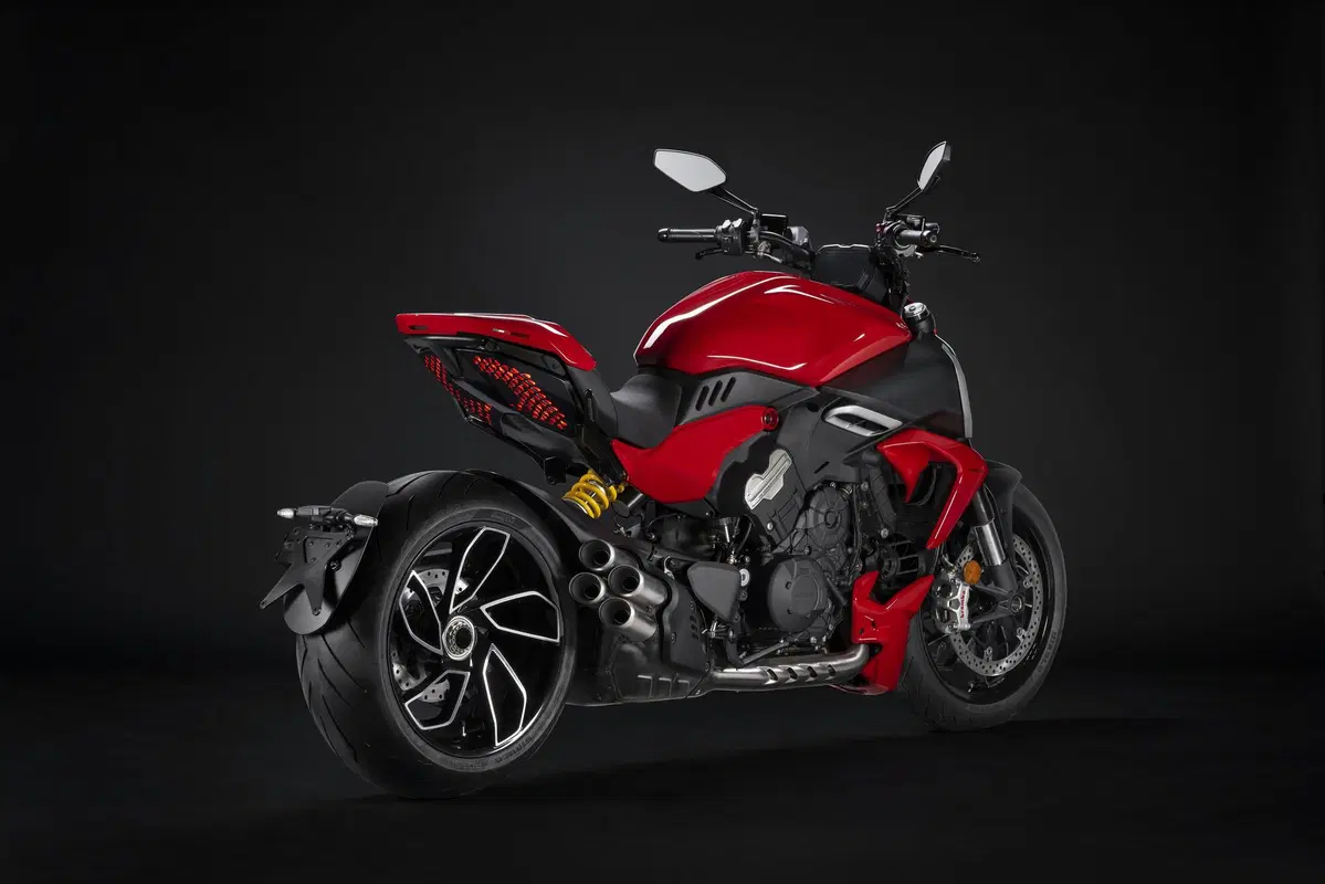 Cambia in tutto la nuova Ducati Diavel V4 2023 (3)