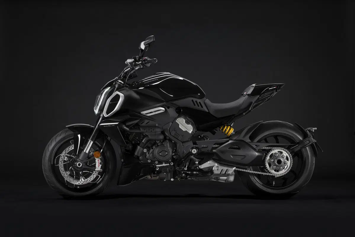 Cambia in tutto la nuova Ducati Diavel V4 2023 (9)