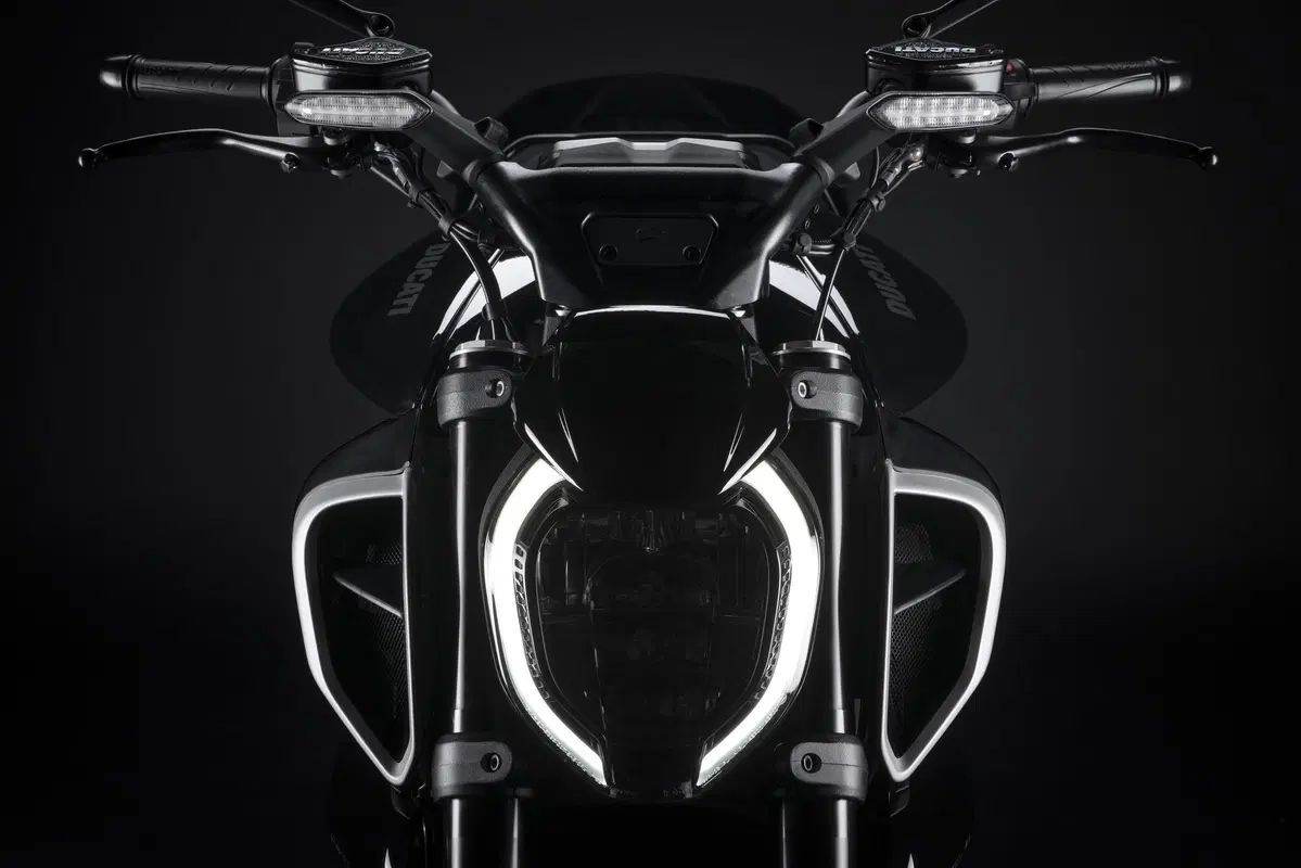 Cambia in tutto la nuova Ducati Diavel V4 2023 (4)