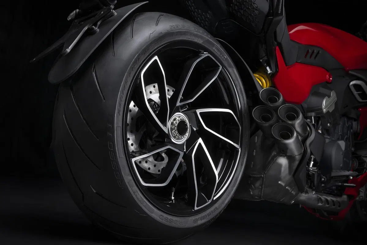 Cambia in tutto la nuova Ducati Diavel V4 2023 (6)