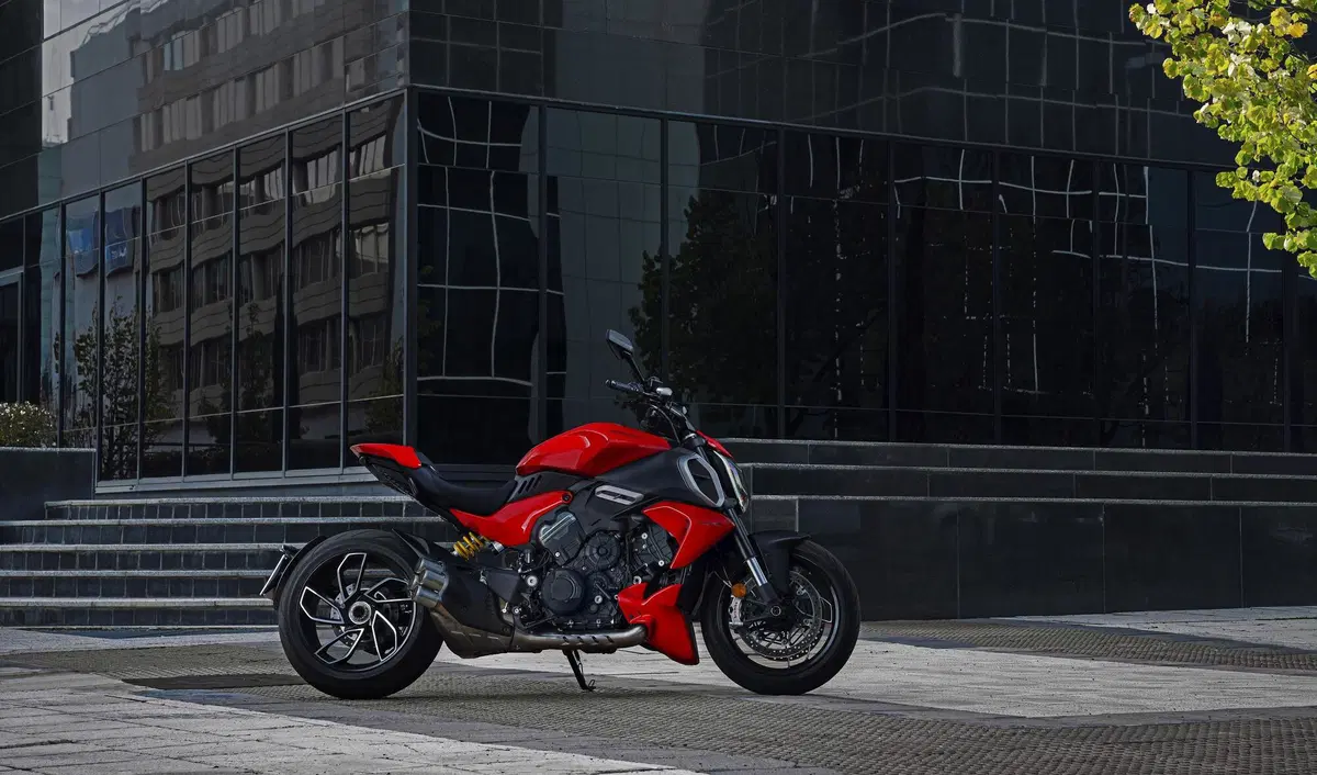 Cambia in tutto la nuova Ducati Diavel V4 2023 (2)