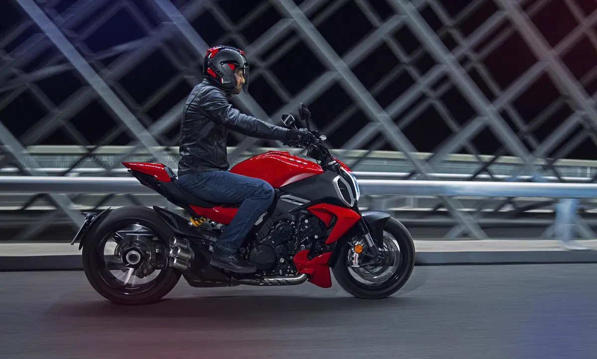 Cambia in tutto la nuova Ducati Diavel V4 2023 (7)