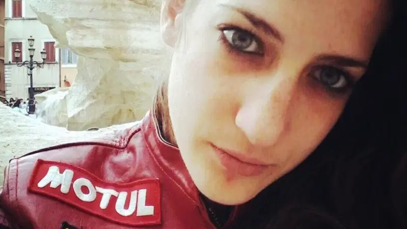 La mamma ricorda Elena Aubry, morta in un incidente in moto: "Ciao mia piccola, oggi avresti compiuto 30 anni"