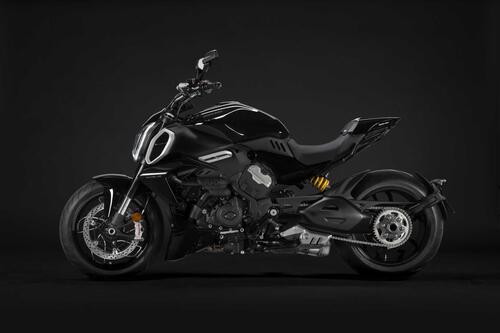 Cambia in tutto la nuova Ducati Diavel V4 2023 (8)