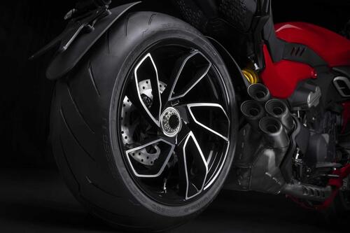 Cambia in tutto la nuova Ducati Diavel V4 2023 (4)