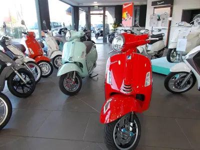 Vespa GTS 300 Super (2023 - 24) nuova