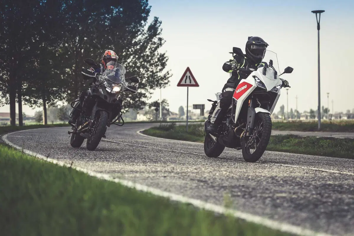 Benelli TRK 502X VS Moto Morini X-CAPE 650: velocità massima, accelerazione, pro e contro, consumi! (3)
