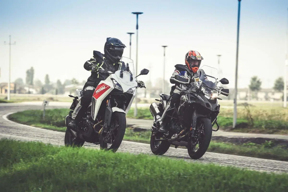 Benelli TRK 502X VS Moto Morini X-CAPE 650: velocità massima, accelerazione, pro e contro, consumi! (4)