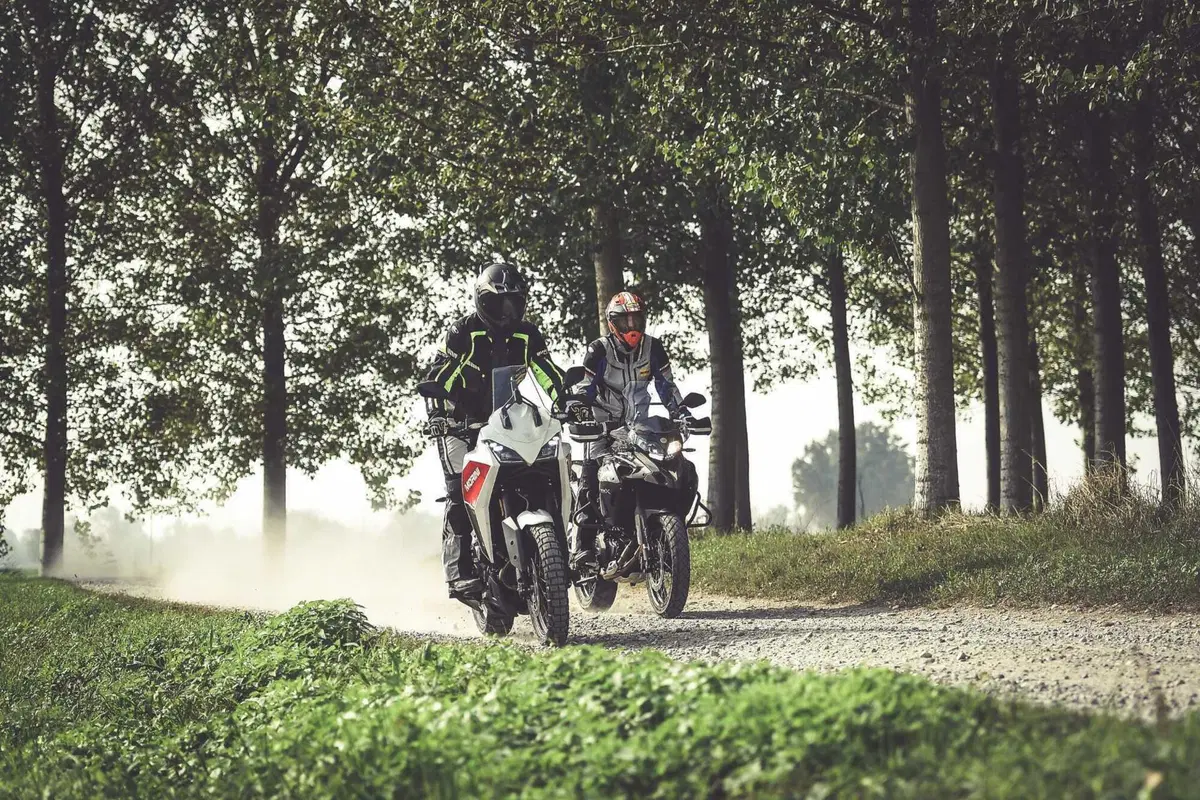 Benelli TRK 502X VS Moto Morini X-CAPE 650: velocità massima, accelerazione, pro e contro, consumi! (7)