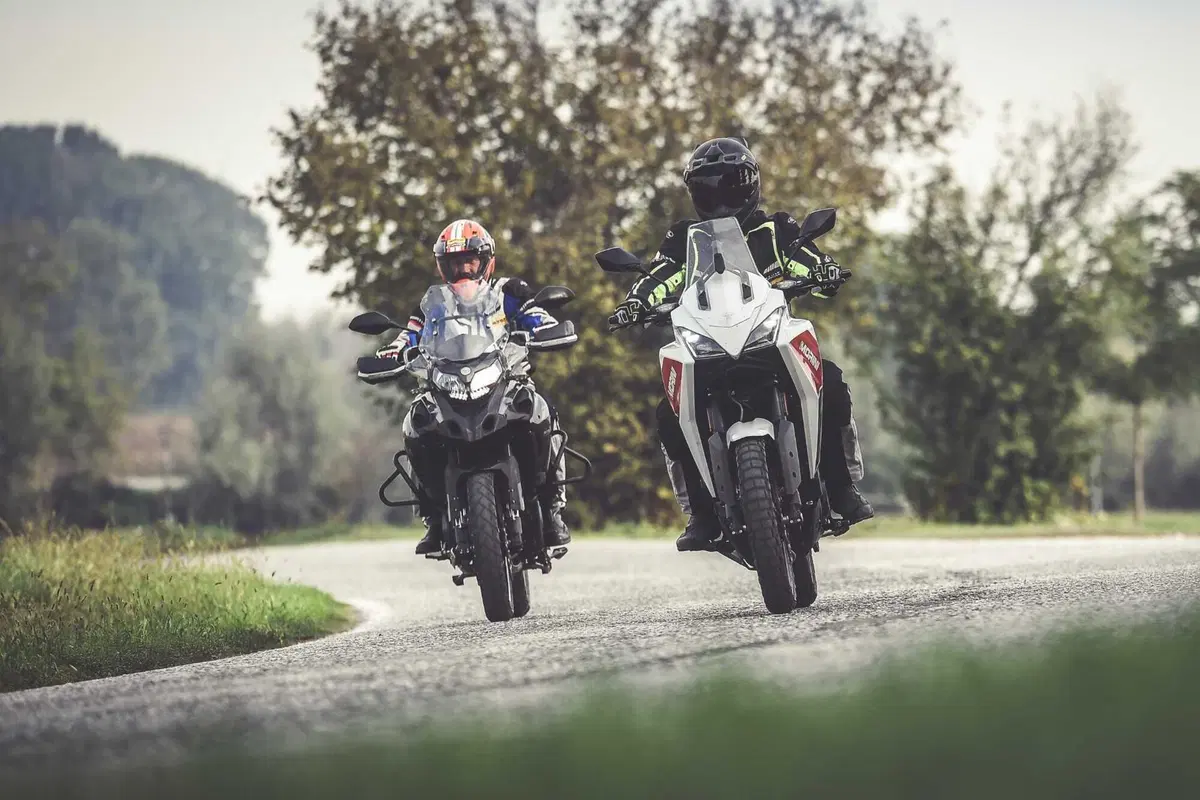 Benelli TRK 502X VS Moto Morini X-CAPE 650: velocità massima, accelerazione, pro e contro, consumi! (8)