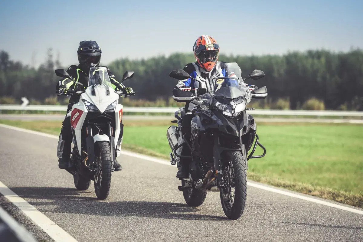 Benelli TRK 502X VS Moto Morini X-CAPE 650: velocità massima, accelerazione, pro e contro, consumi! (13)