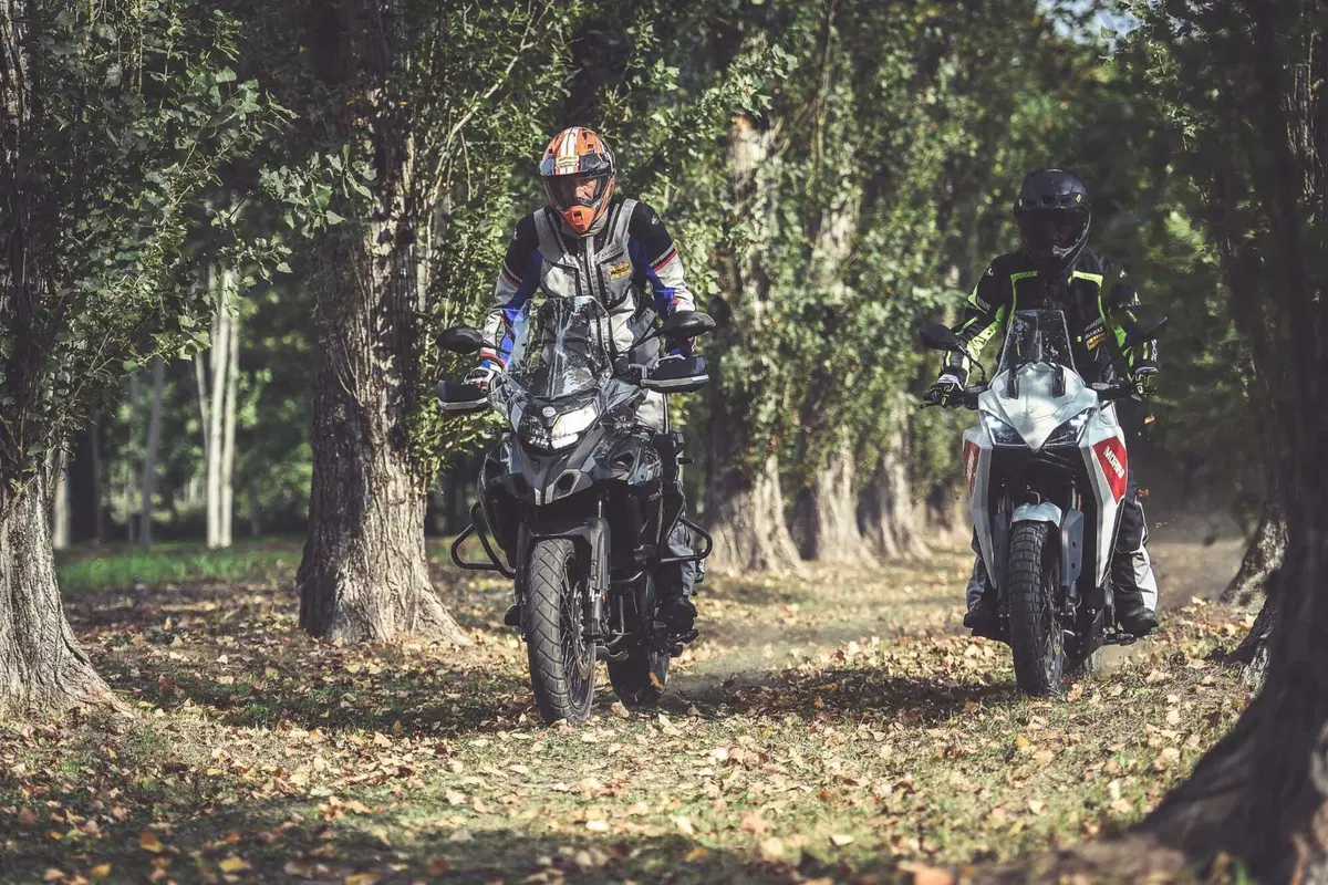 Benelli TRK 502X VS Moto Morini X-CAPE 650: velocità massima, accelerazione, pro e contro, consumi! (15)