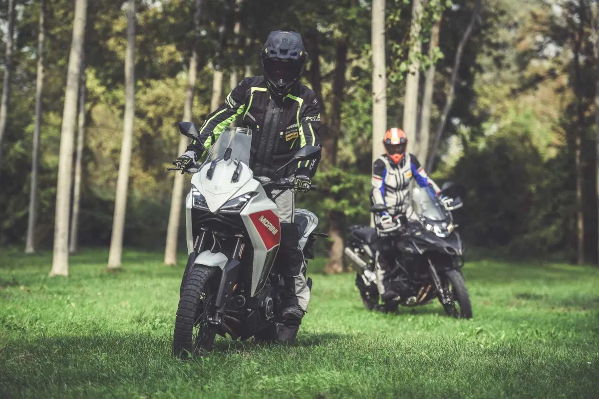 Benelli TRK 502X VS Moto Morini X-CAPE 650: velocità massima, accelerazione, pro e contro, consumi!