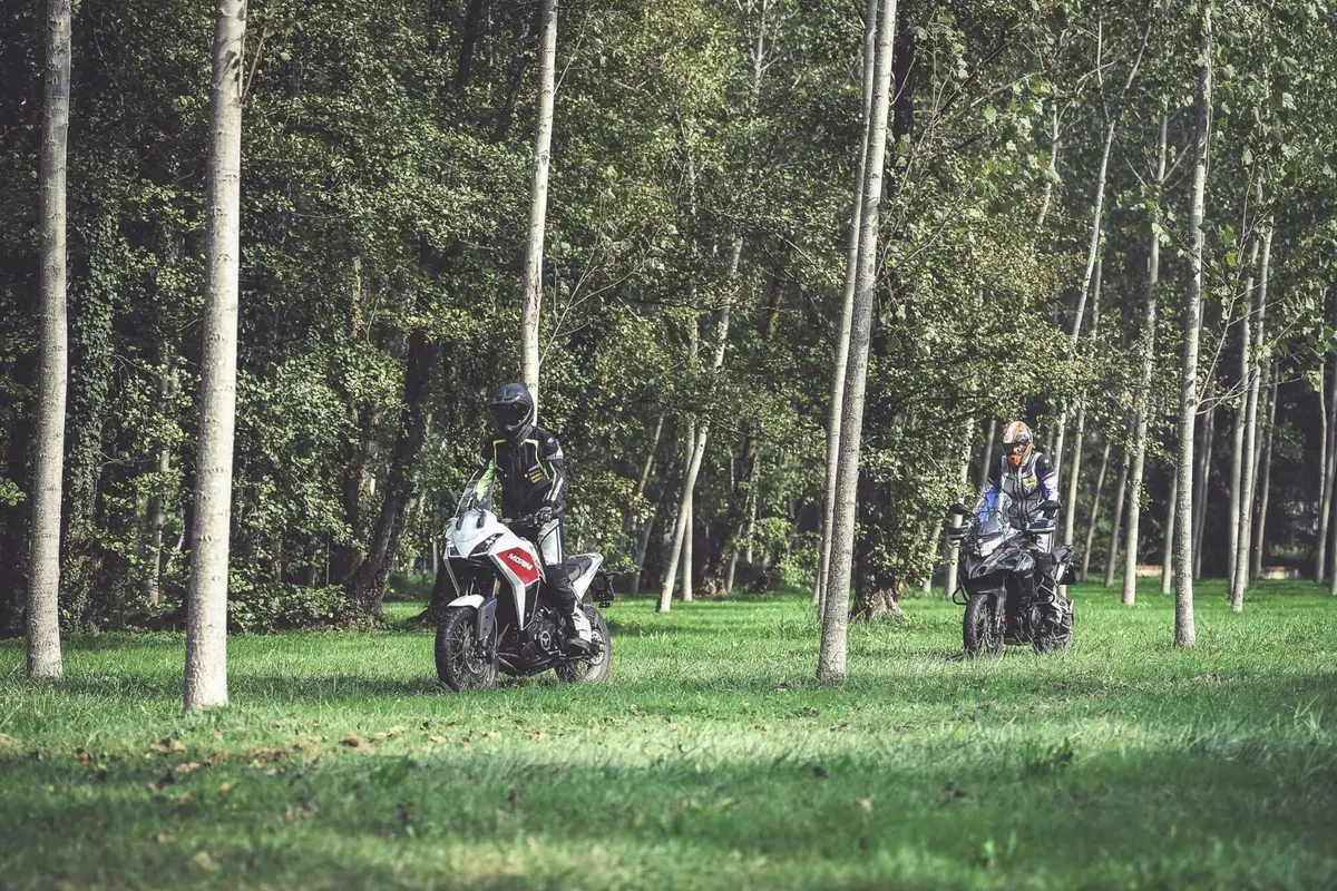 Benelli TRK 502X VS Moto Morini X-CAPE 650: velocità massima, accelerazione, pro e contro, consumi! (18)