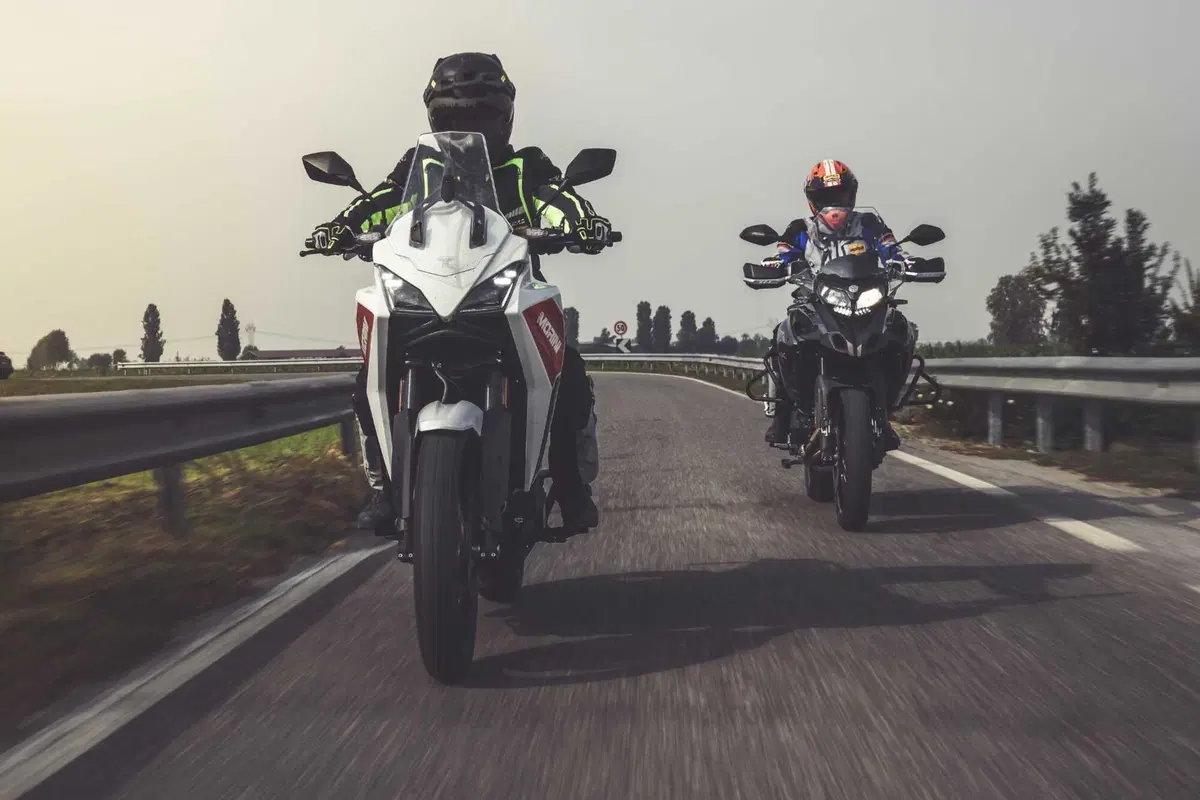 Benelli TRK 502X VS Moto Morini X-CAPE 650: velocità massima, accelerazione, pro e contro, consumi! (23)