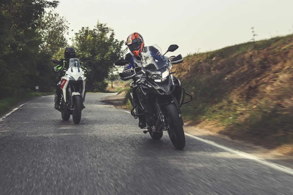 Benelli TRK 502X VS Moto Morini X-CAPE 650: velocità massima, accelerazione, pro e contro, consumi! (25)