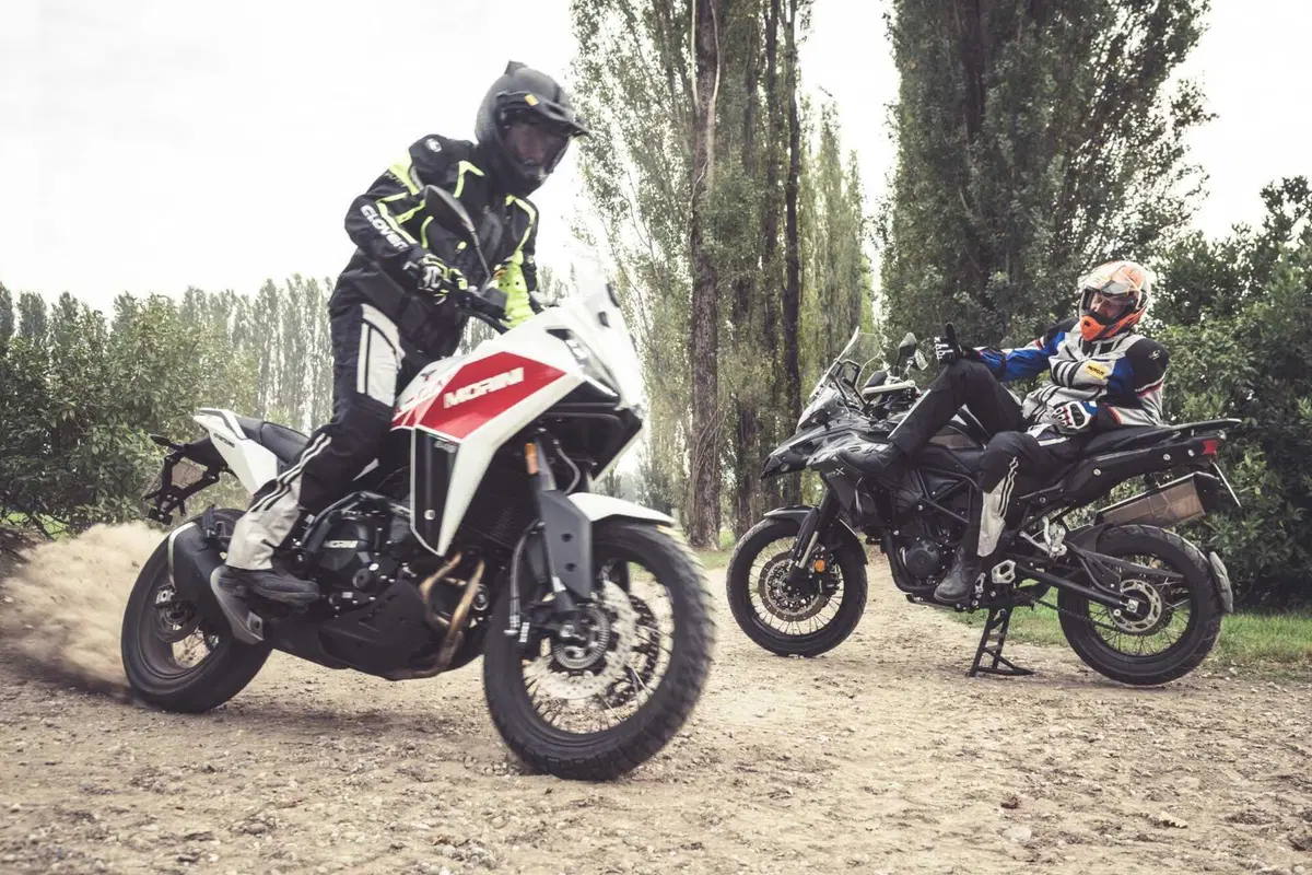 Benelli TRK 502X VS Moto Morini X-CAPE 650: velocità massima, accelerazione, pro e contro, consumi! (27)