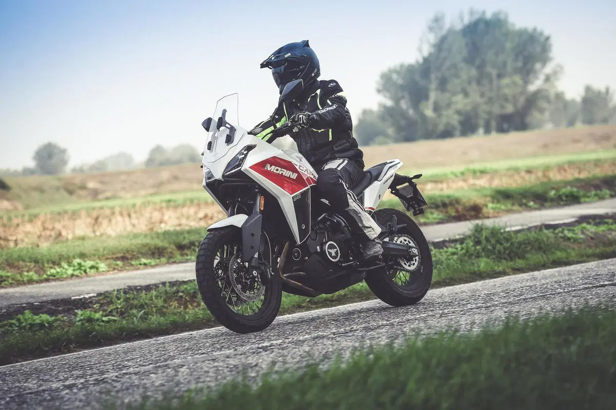 Moto Morini X-CAPE 650 (2)