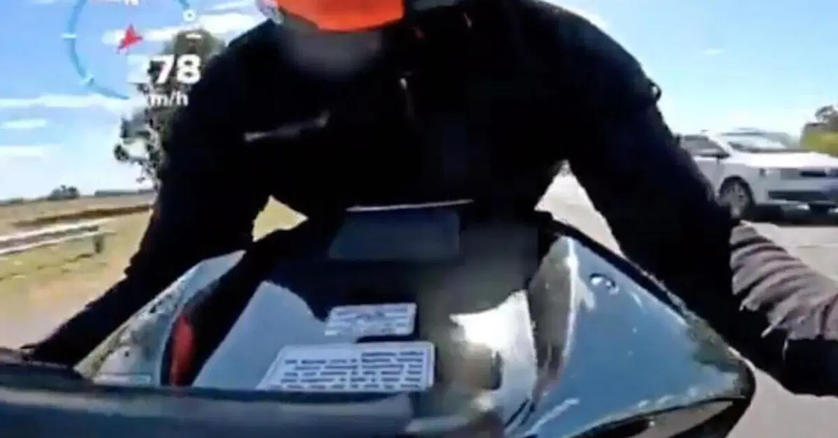 In moto a 300 all'ora in autostrada per scappare dai rapinatori
