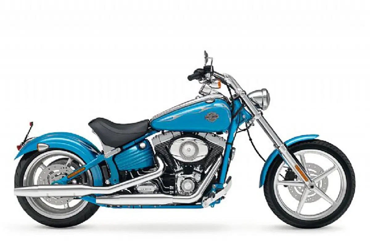 Harley-Davidson Softail 1584 Rocker C (2009 - 11) - FXCWC (2)