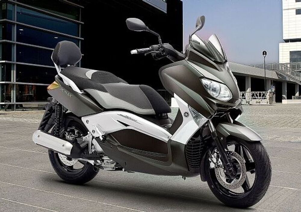 Yamaha X-Max 250 Sport (2011 - 13) (2)