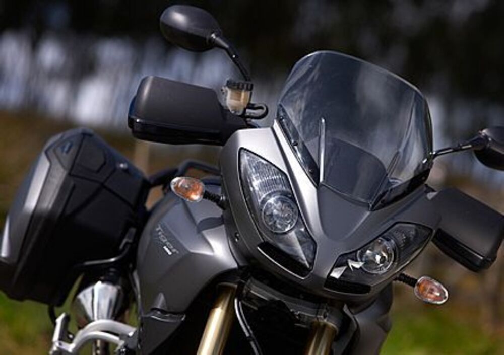 Triumph Tiger 1050 SE ABS (2006 - 13) (2)