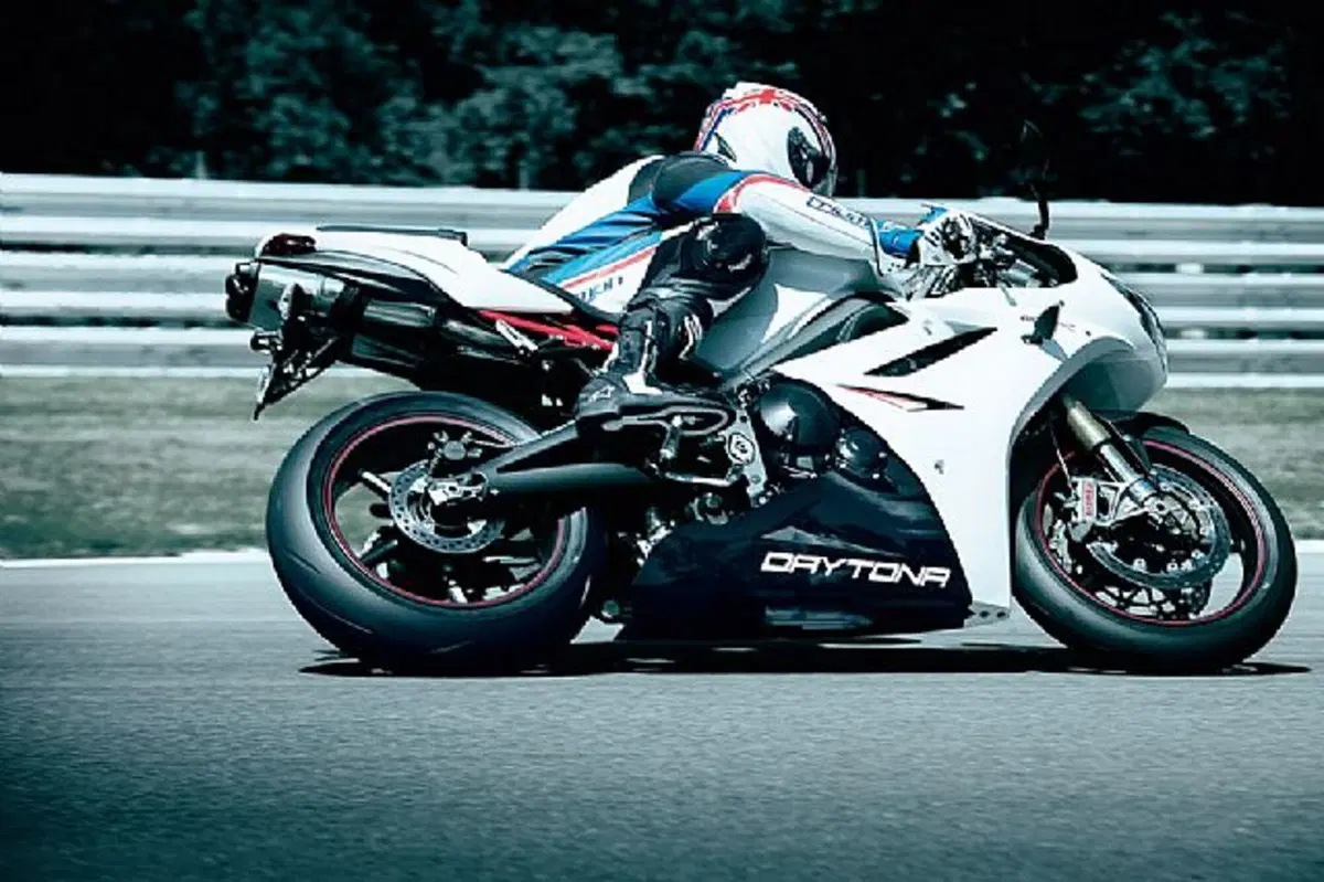 Triumph Daytona 675 Daytona 675 R (2010 - 12) (6)
