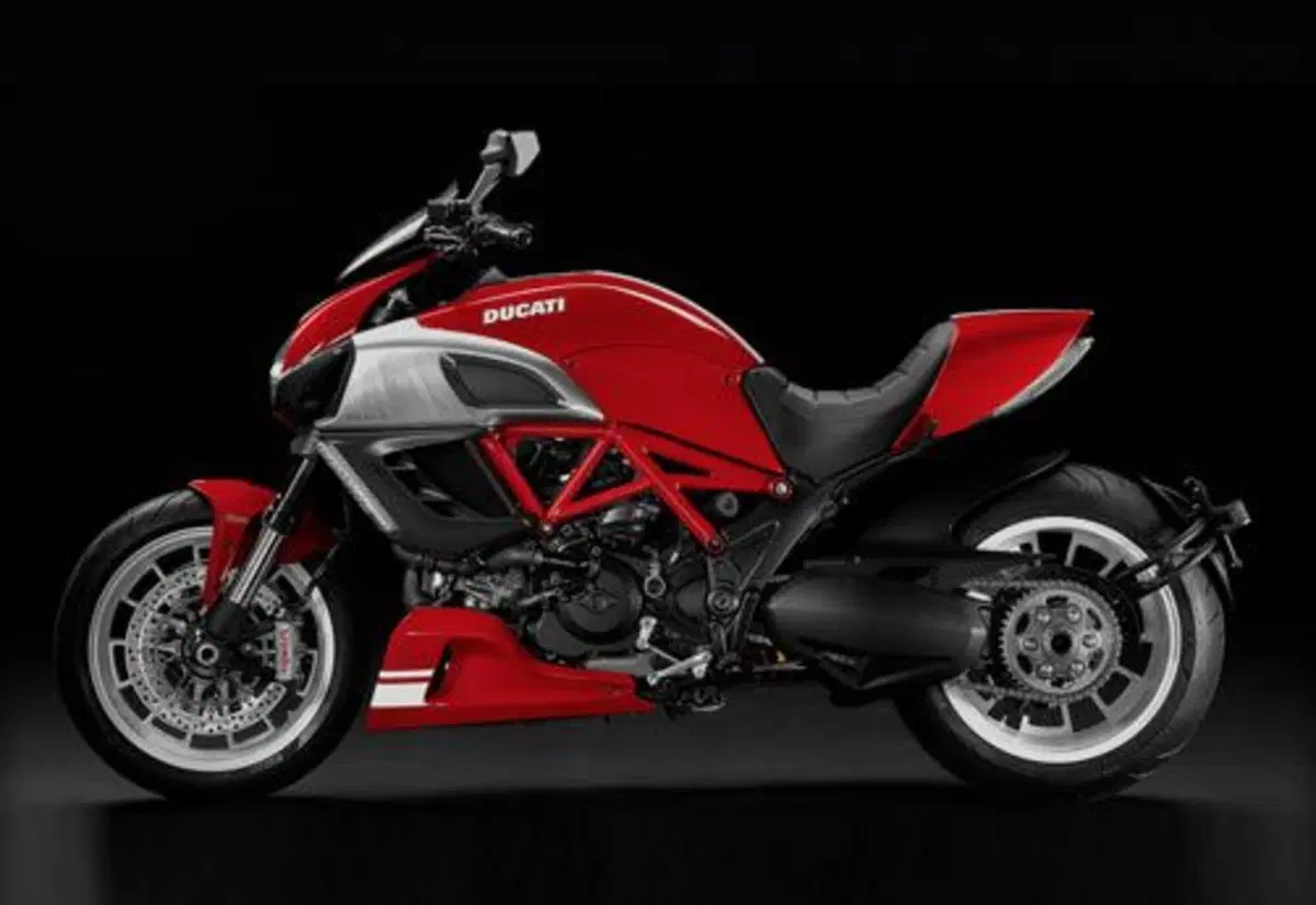Ducati Diavel 1200 Diavel 1200 (2010 - 13) (4)