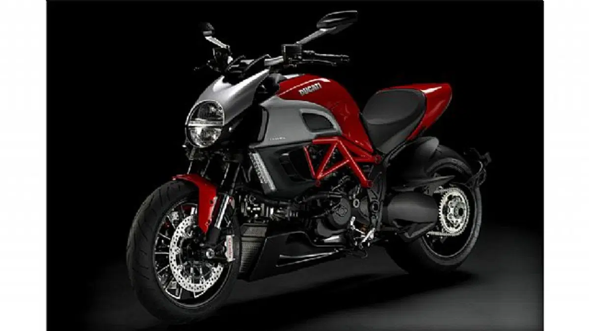 Ducati Diavel 1200 Diavel 1200 (2010 - 13) (7)