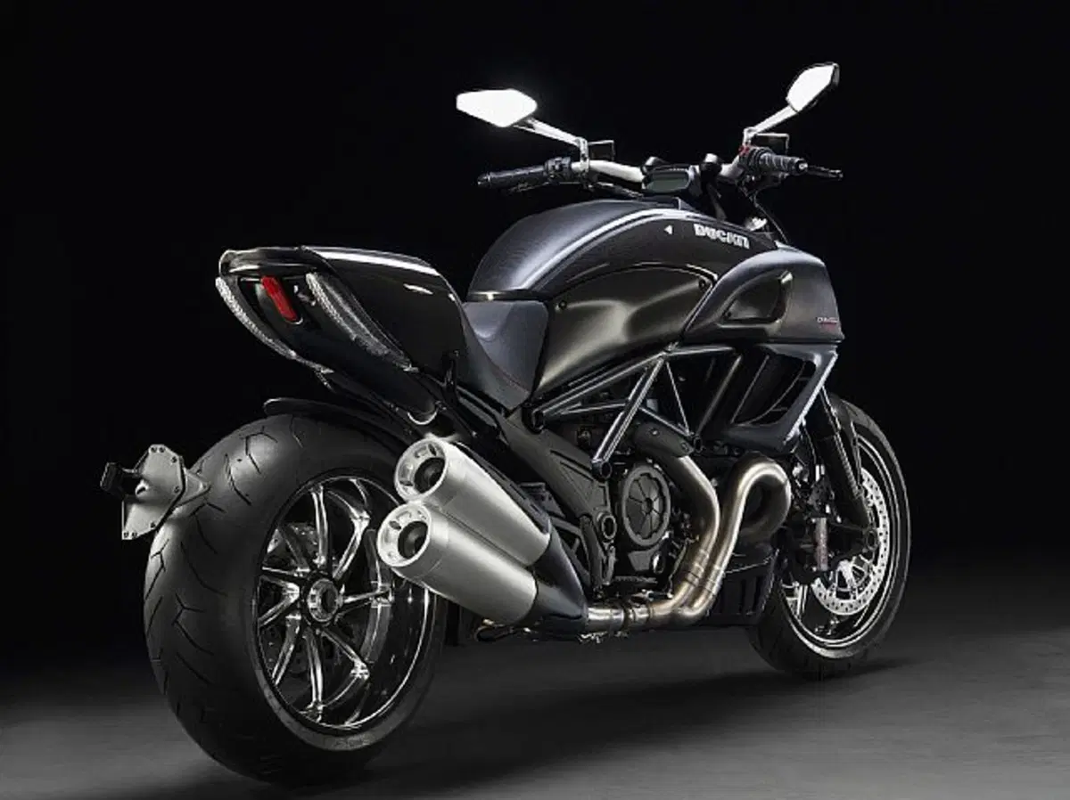 Ducati Diavel 1200 Diavel 1200 Carbon (2010 - 13) (2)