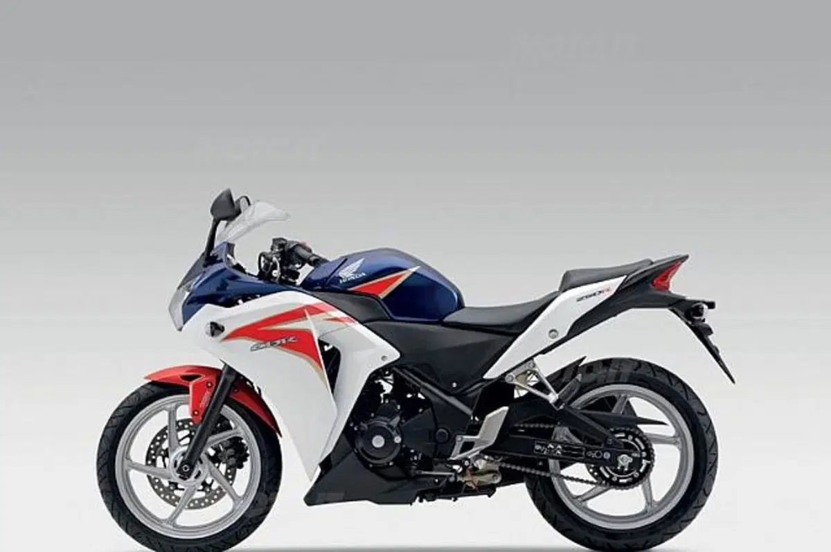 Honda CBR 250 R CBR 250 R (2010 - 14) (2)