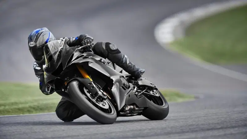 Sulla futura Yamaha YZF-R9 c'&egrave; ora un indizio in pi&ugrave;
