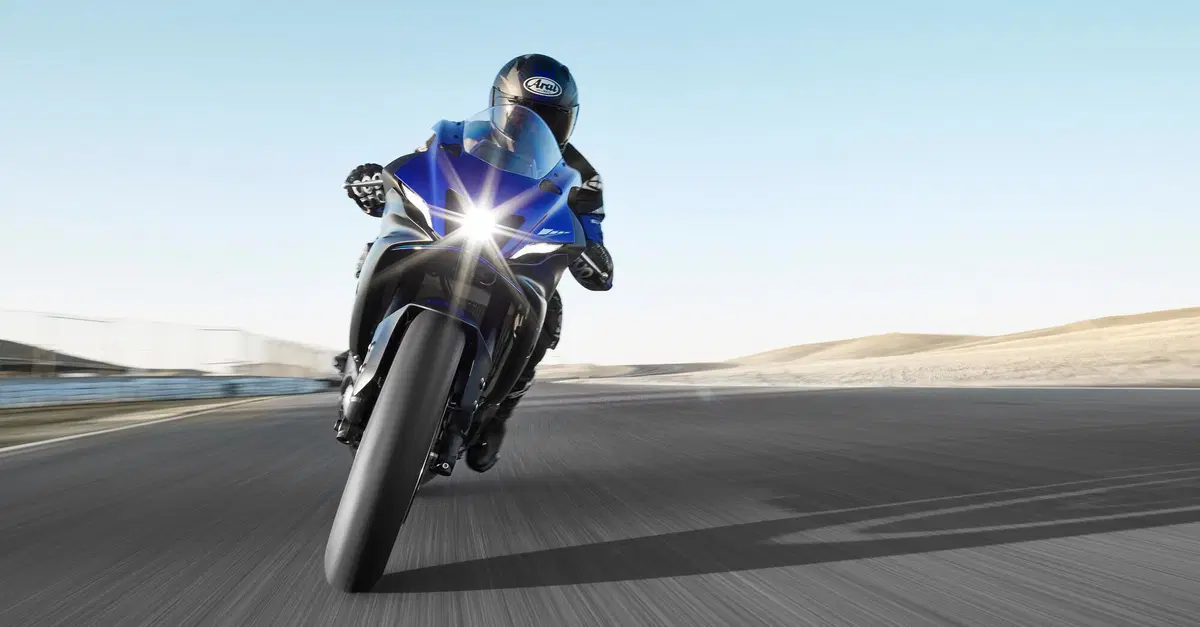 Sulla futura Yamaha YZF-R9 c'&egrave; ora un indizio in pi&ugrave;