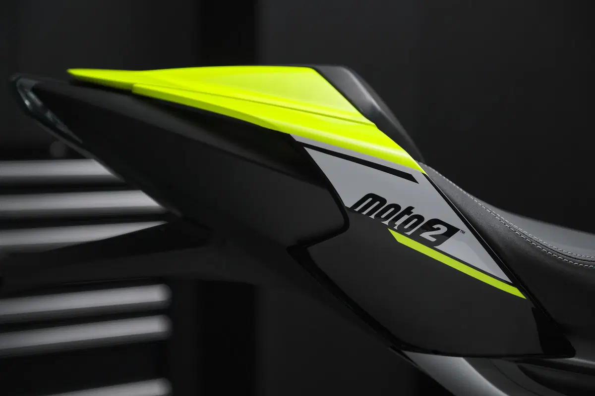 Triumph Street Triple Moto2 Edition 2023 (4)