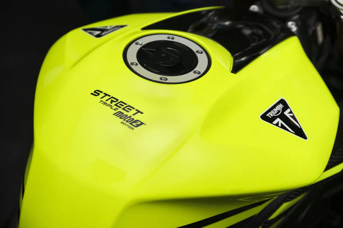 Triumph Street Triple Moto2 Edition 2023 (8)
