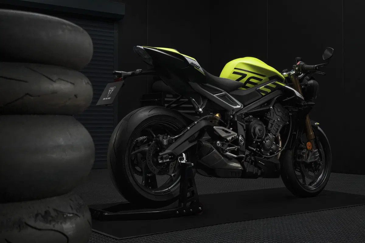 Triumph Street Triple Moto2 Edition 2023 (2)
