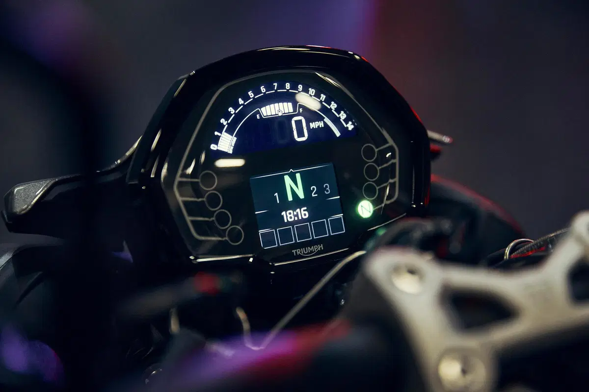 Triumph Street Triple 765 R 2023 (9)