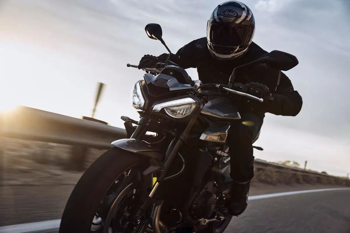 Triumph Street Triple 765 R 2023 (10)