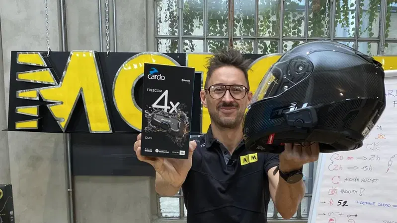 Interfono Cardo Freecom 4x: suono al top per 4 persone! || Recensito