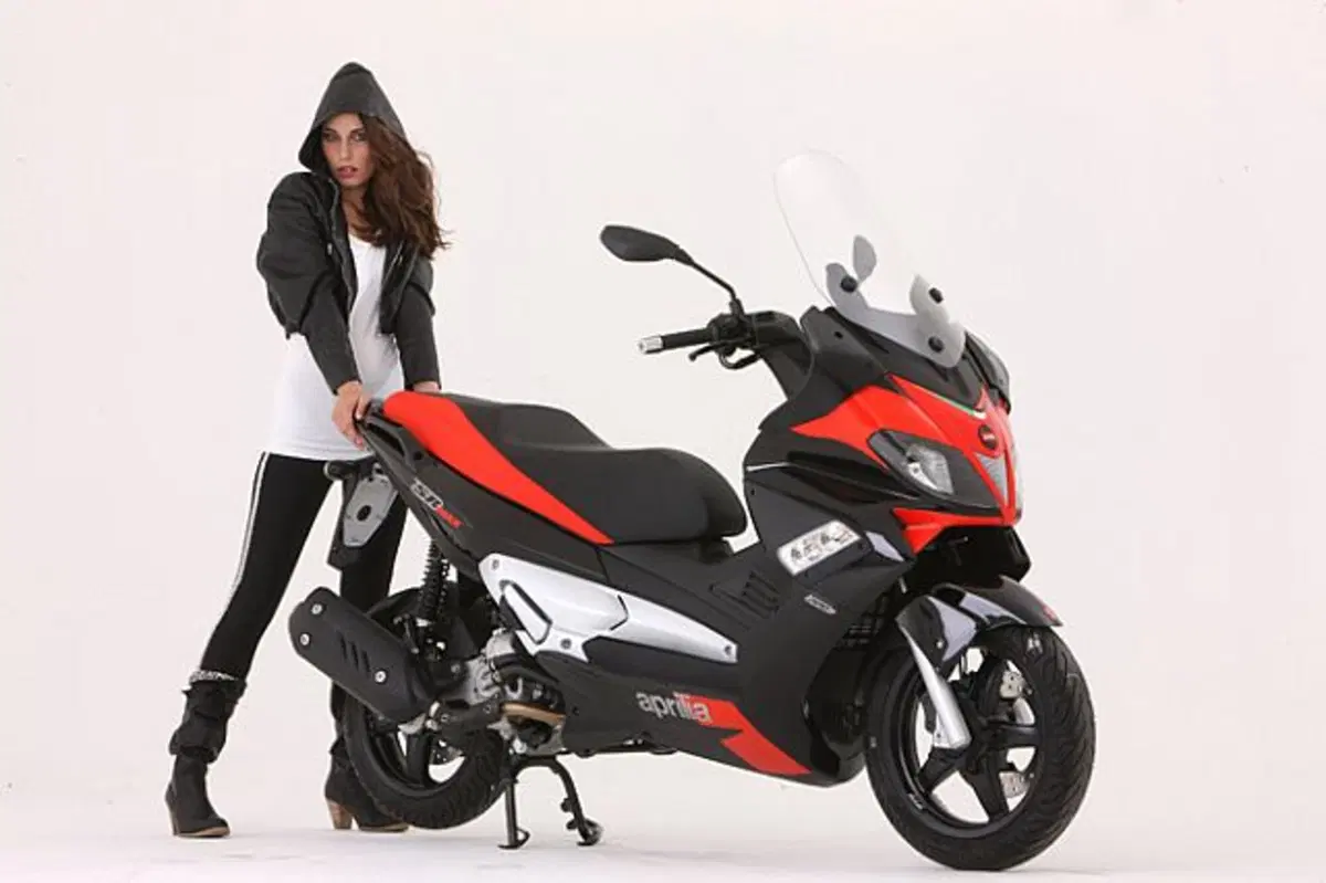 Aprilia SR Max 300 SR Max 300 (2011 - 16) (3)