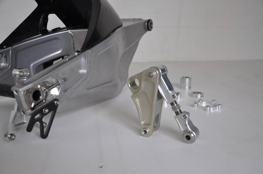 Forcellone Suter Racing Yamaha R1 2015-2022 (5)