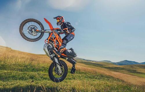 KTM aggiorna al m.y. 2023 le LC4 690 Enduro R e 690 SMC R (3)