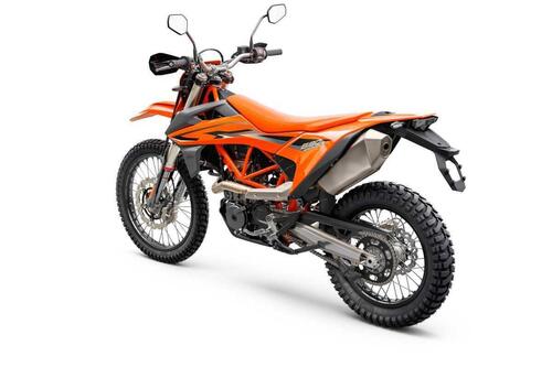 KTM aggiorna al m.y. 2023 le LC4 690 Enduro R e 690 SMC R (6)