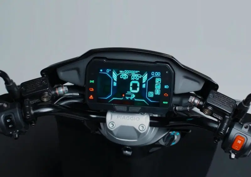 Piaggio 1 1 PMP (2022 - 23) (9)