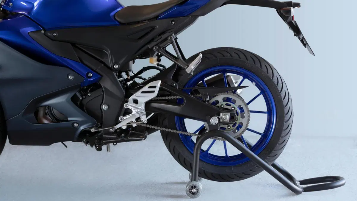 Yamaha R125 2023: ancora più sportiva (5)