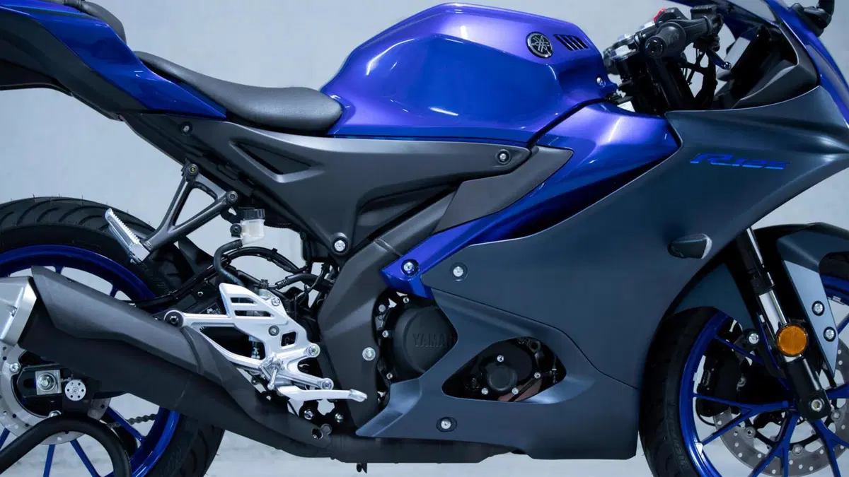 Yamaha R125 2023: ancora più sportiva (6)