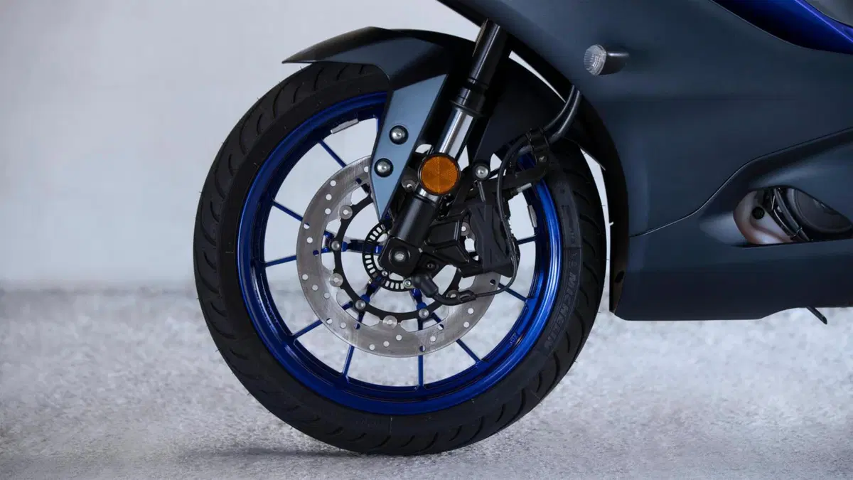 Yamaha R125 2023: ancora più sportiva (7)