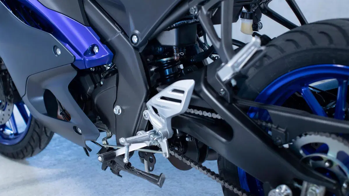 Yamaha R125 2023: ancora più sportiva (10)